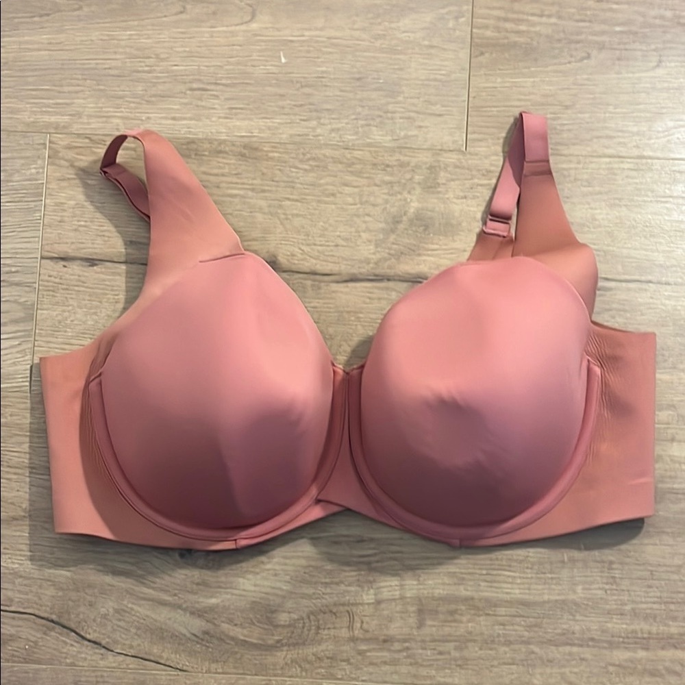 Cacique | Lightly Lined Max Coverage bra Women’s size 40DD salmon color 40E